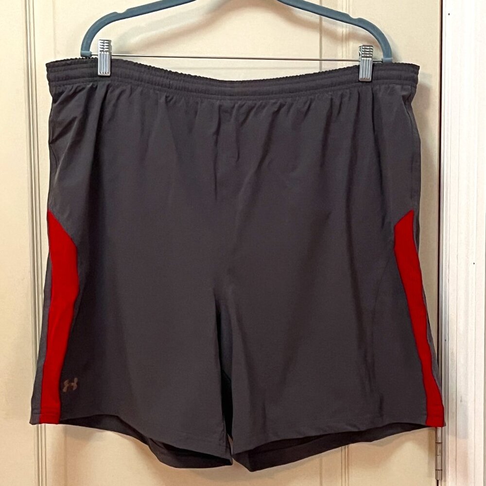 Under Armour Men's Size XXL 84% Polyester/16% Elastine Swim Trunks. Grey/Red